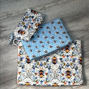 Vera Bradley Blue and White Floral Cosmetic Bags bee pattern